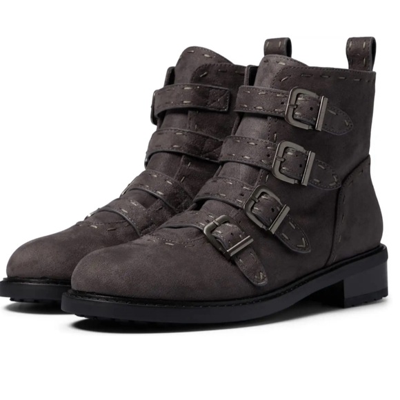 NWOT Aerosoles Arezzo Bootie women’s size 5.5. Color Grey Faux Suede - Picture 1 of 15